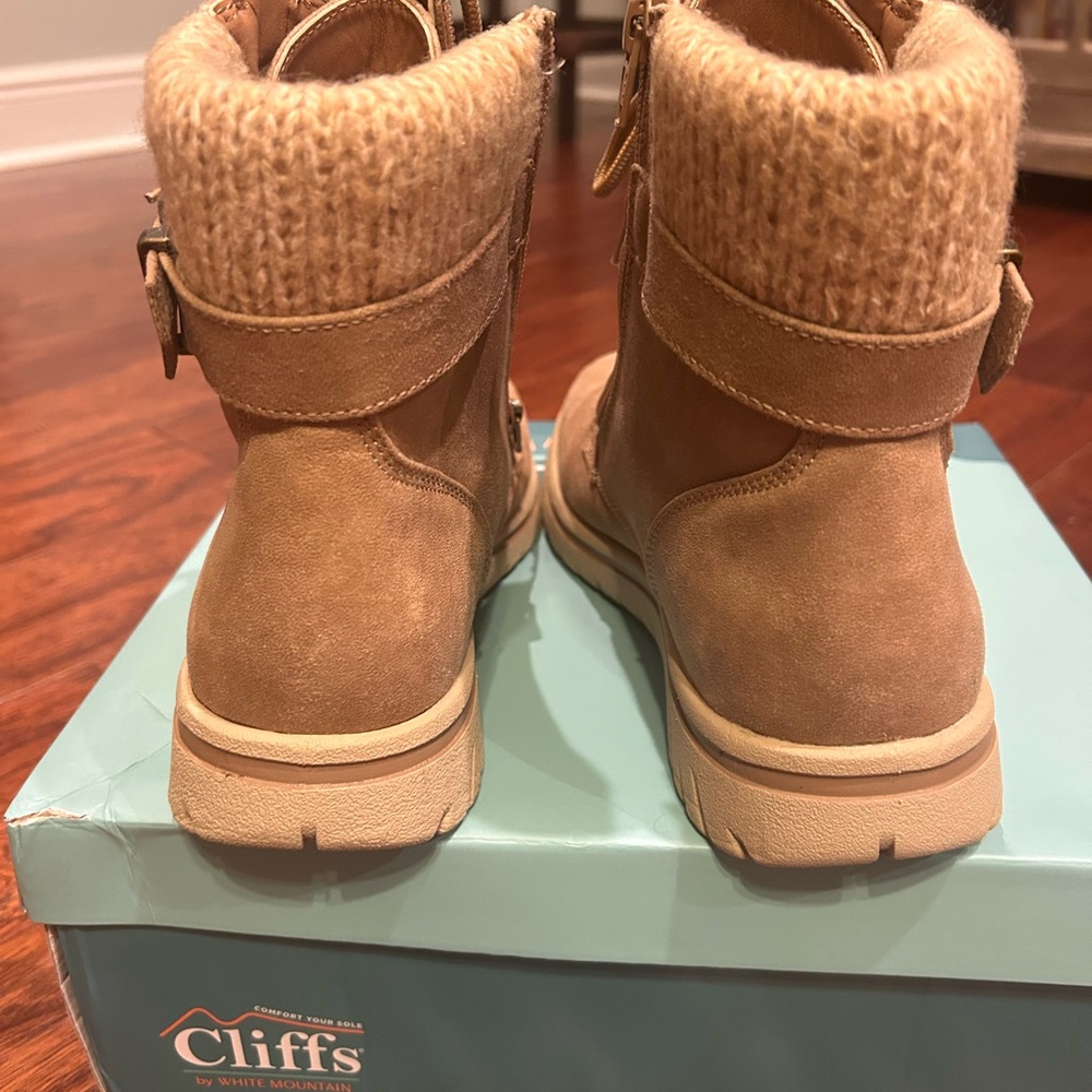 Cliff's Women's chic Tan Ankle Boots size 9 
Casual/sporty - Picture 3 of 3